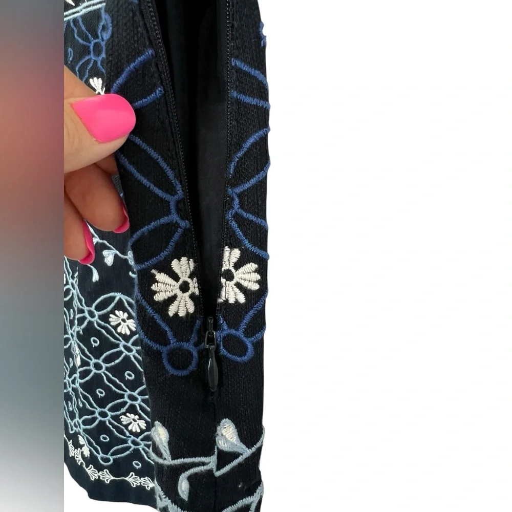 SOLD💙 EUC ANN TAYLOR LOFT Embroidered Navy Blue Skirt | Size 4 - Picture 8 of 10